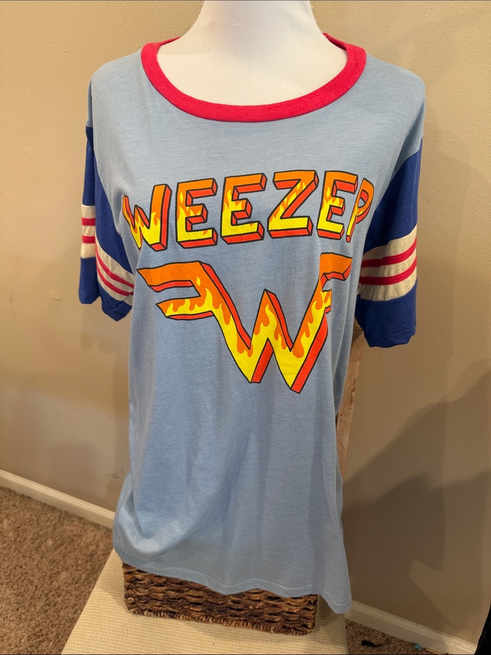 Weezep Light Blue Graphic Short Sleeve Tee with Red Trim